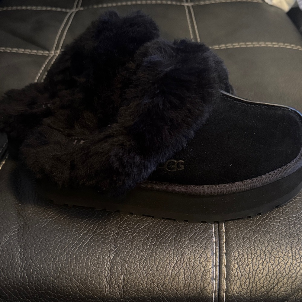 UGG Women's Midnight Black Plush Clogs / Disquette style